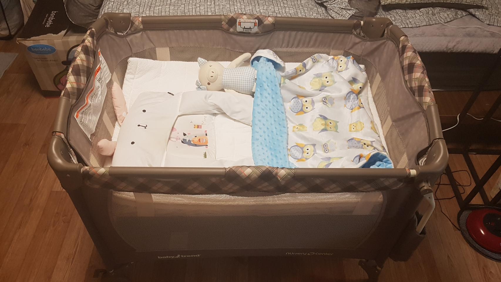 베이비 트렌드 아기 침대 놀이방