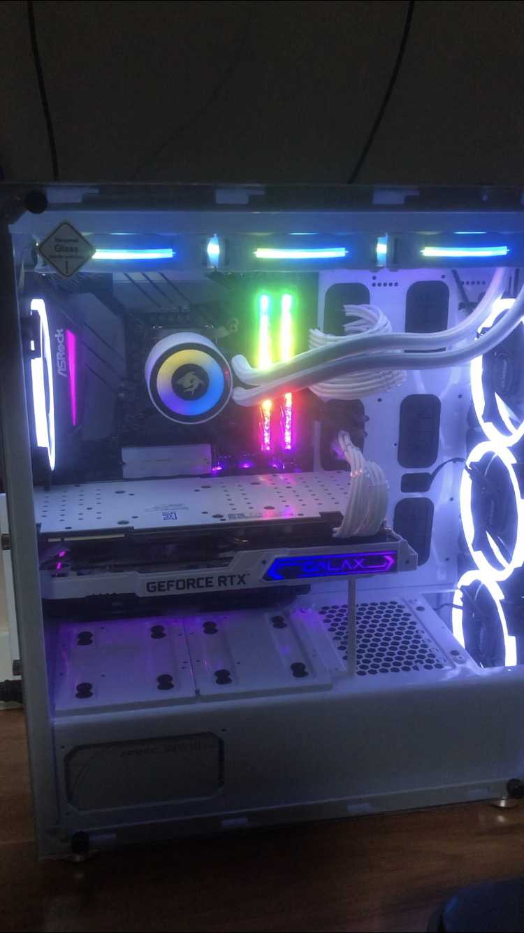 9700k 2070super 고사양 화이트 본체 팝니다