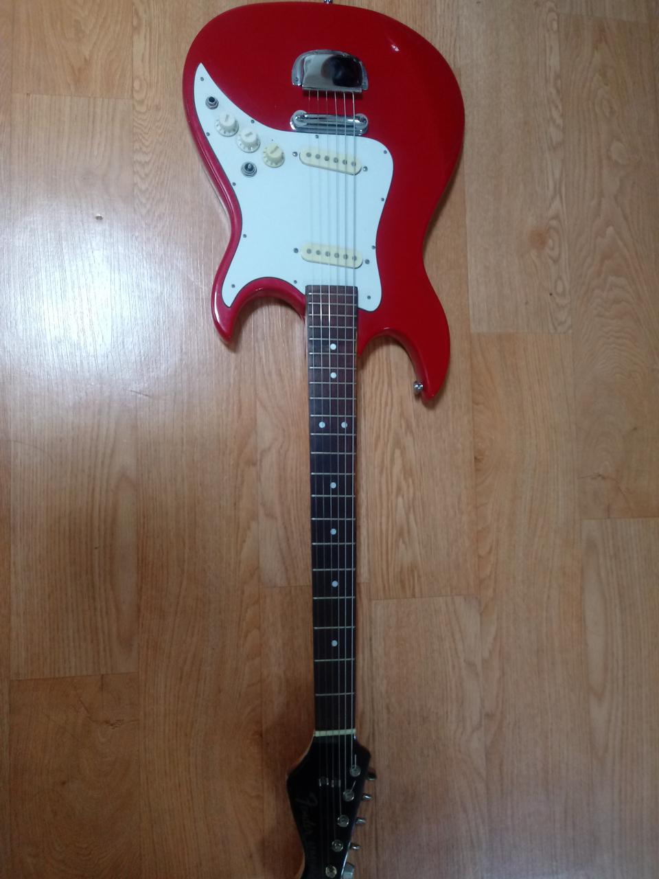 연습용 일렉기타 팝니다. 가방은 없네요 5만원(010 3749 7528)