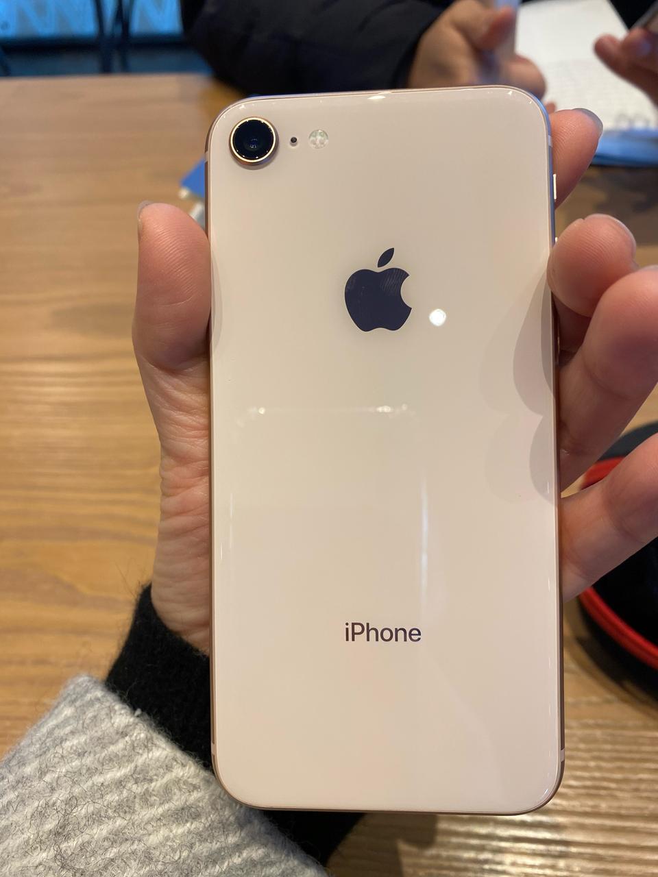 아이폰8 256G 로즈골드 색상  저렴하게  팔아요~