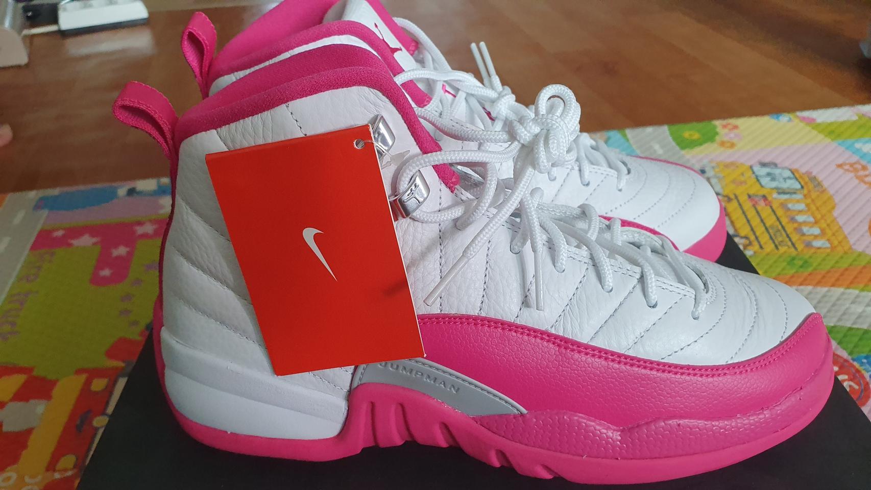 조던12 핫핑크 250mm 나코탭새제품