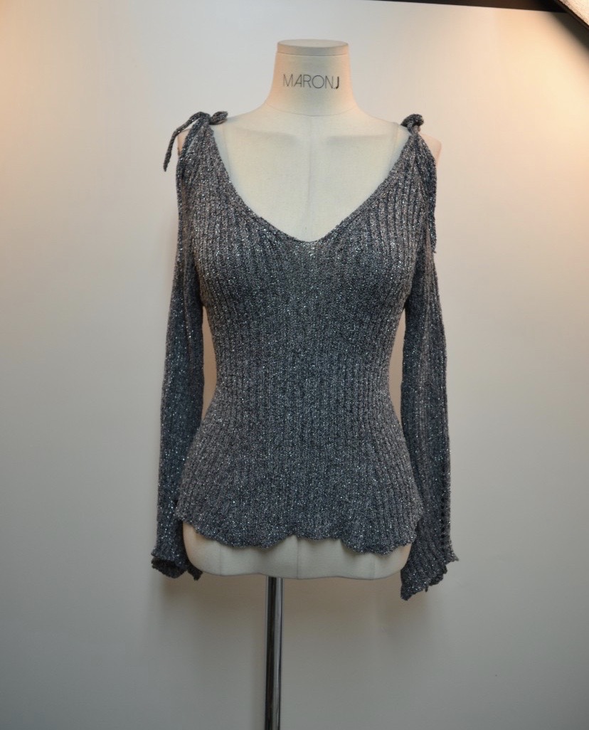 오프숄더 리본니트