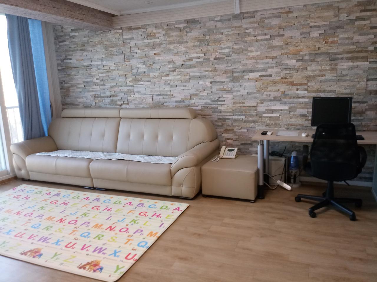 4인용 인조가죽 쇼파20만원에 가져가세요