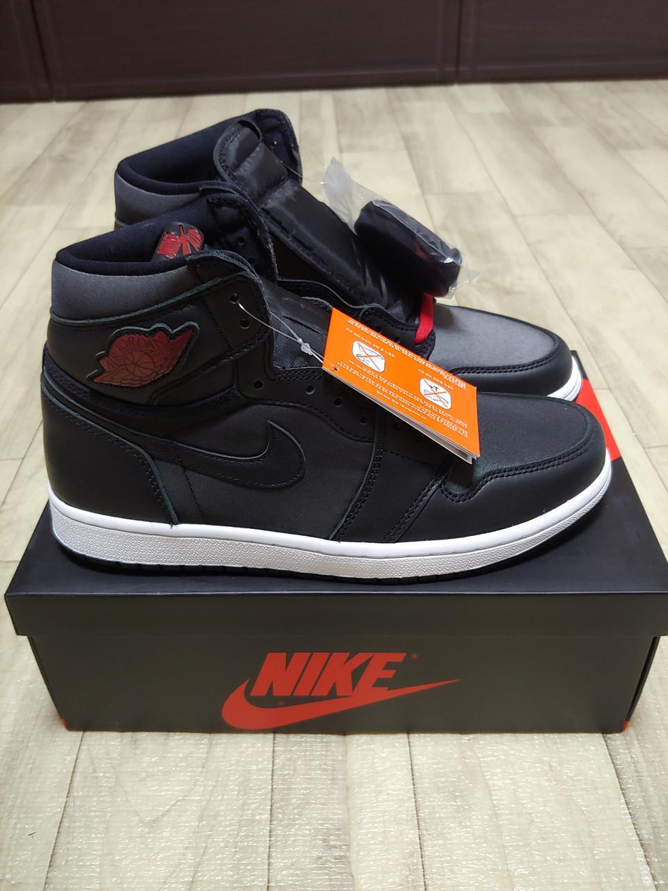 나이키에어조던1레트로하이OG블랙짐레드555088-060