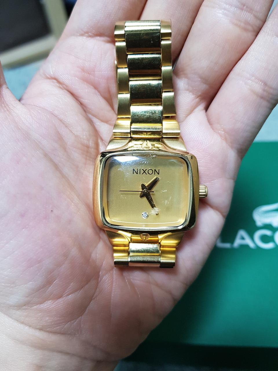 닉슨시계팝니다.