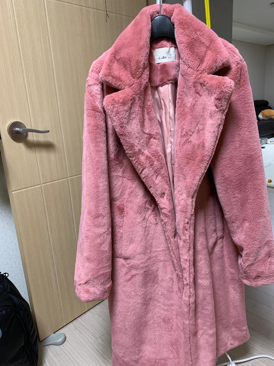 에코퍼 코트예요:) 퍼클러치도 같이 드려요~~