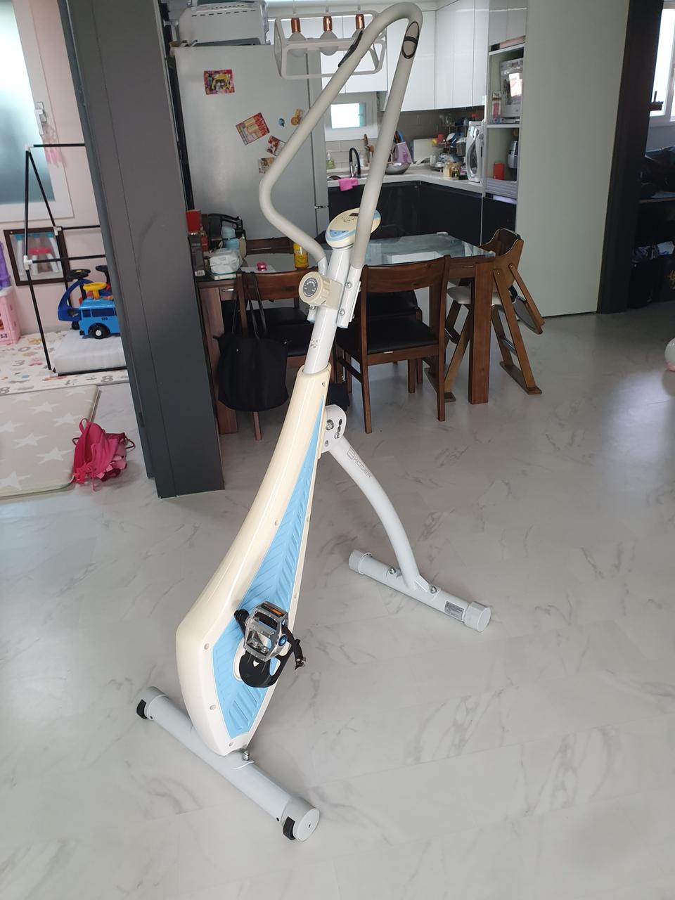 엑사이더 실내자전거