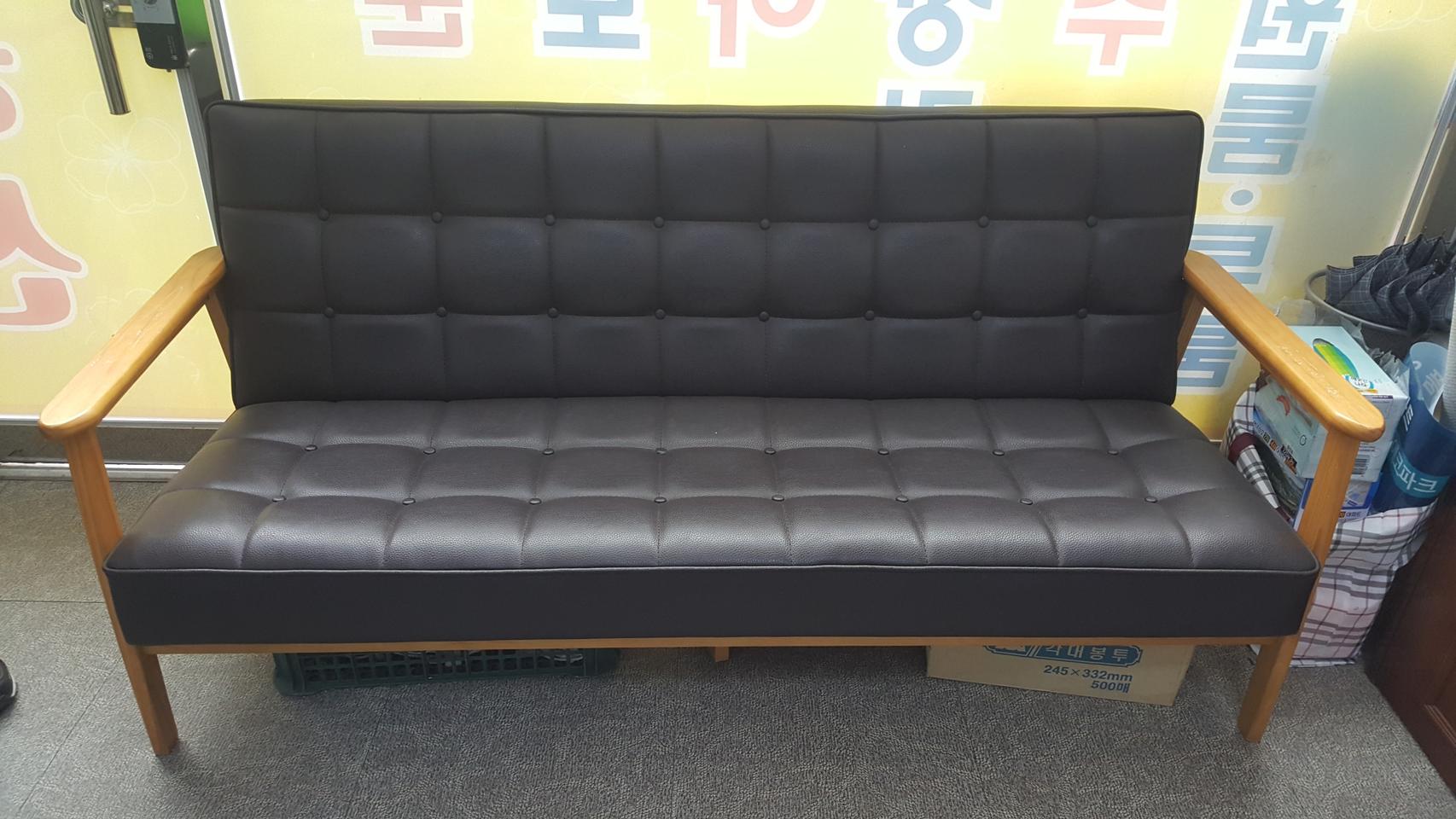 가죽 3인용. 쇼파