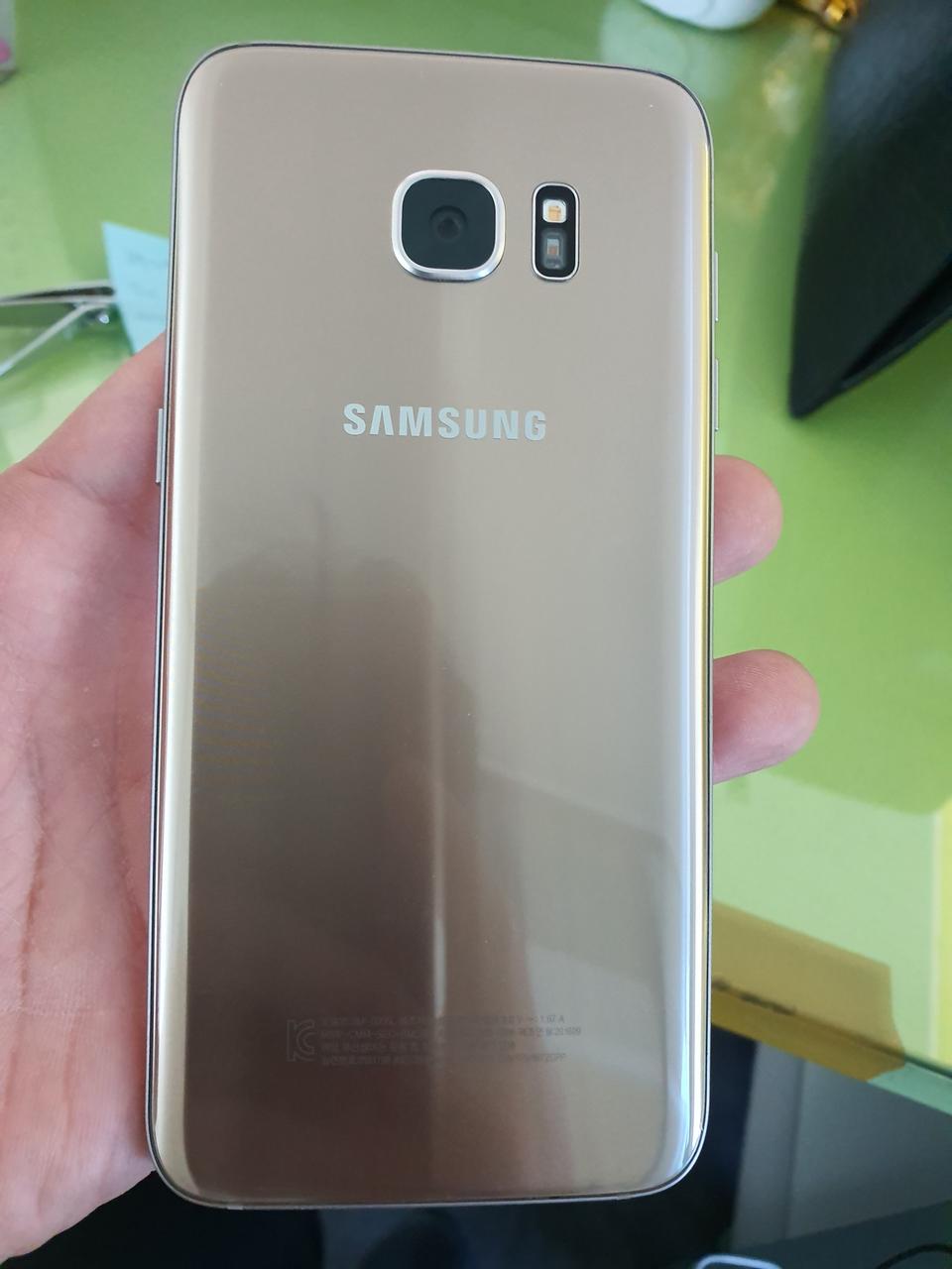 갤럭시s7엣지128기가골드sk3사다호환됩니다전체적으로깨끗합니다