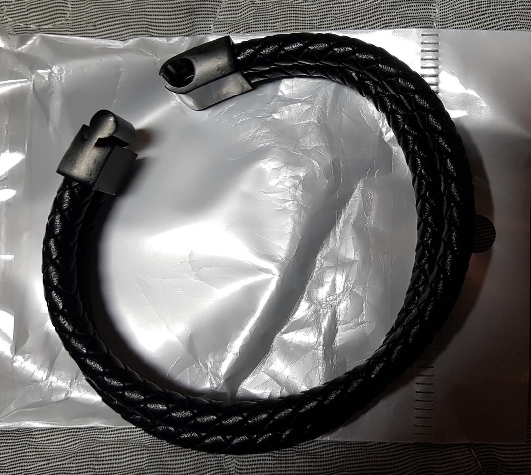 가죽팔찌 미사용 새제품