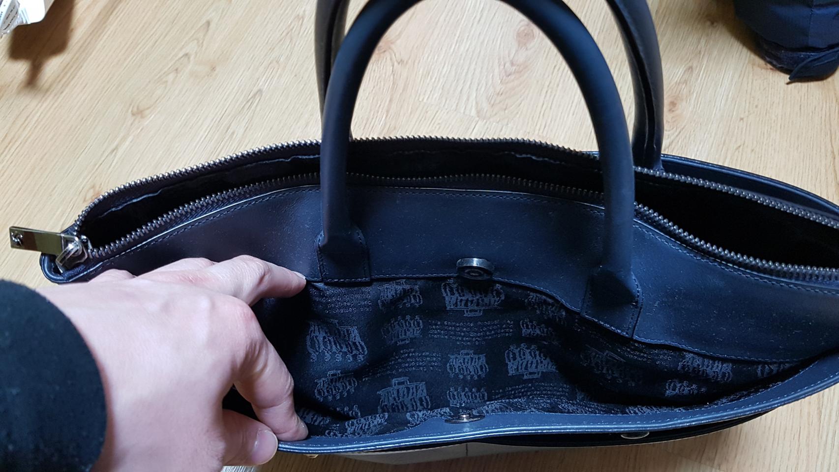 샘소나이트 네이비 가방 판매합니다.