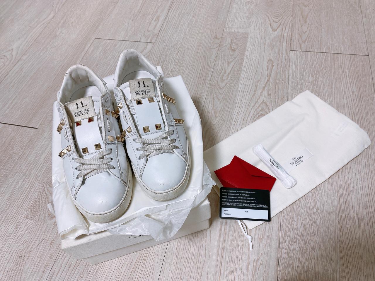 발렌티노 락스터드 스니커즈