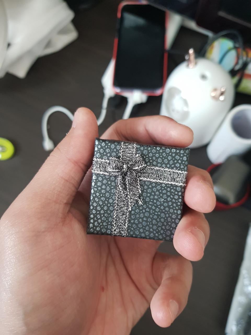 1돈 짜리 순금귀걸이 팝니다.