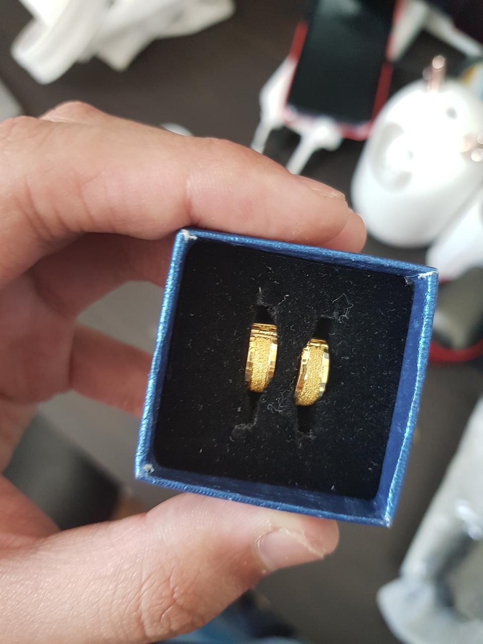 1.5돈 순금 귀걸이 팝니다.