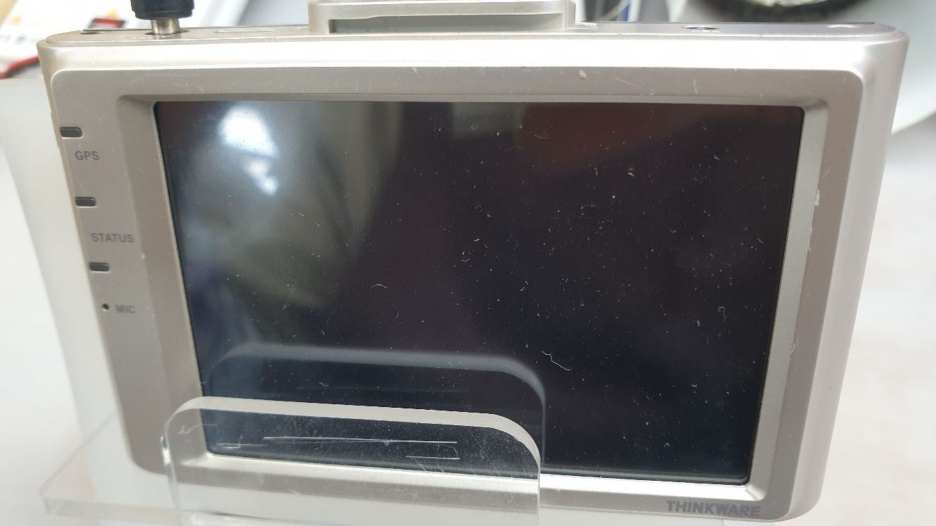 아이나비 v300 블랙박스의 모든 고장을 수리합니다.