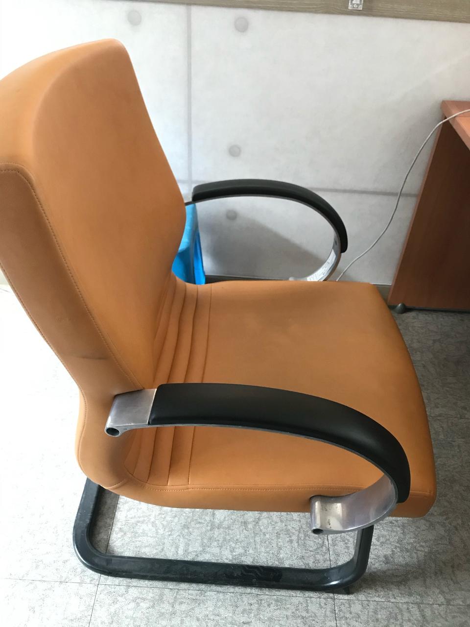 의자입니다!! ㅎ