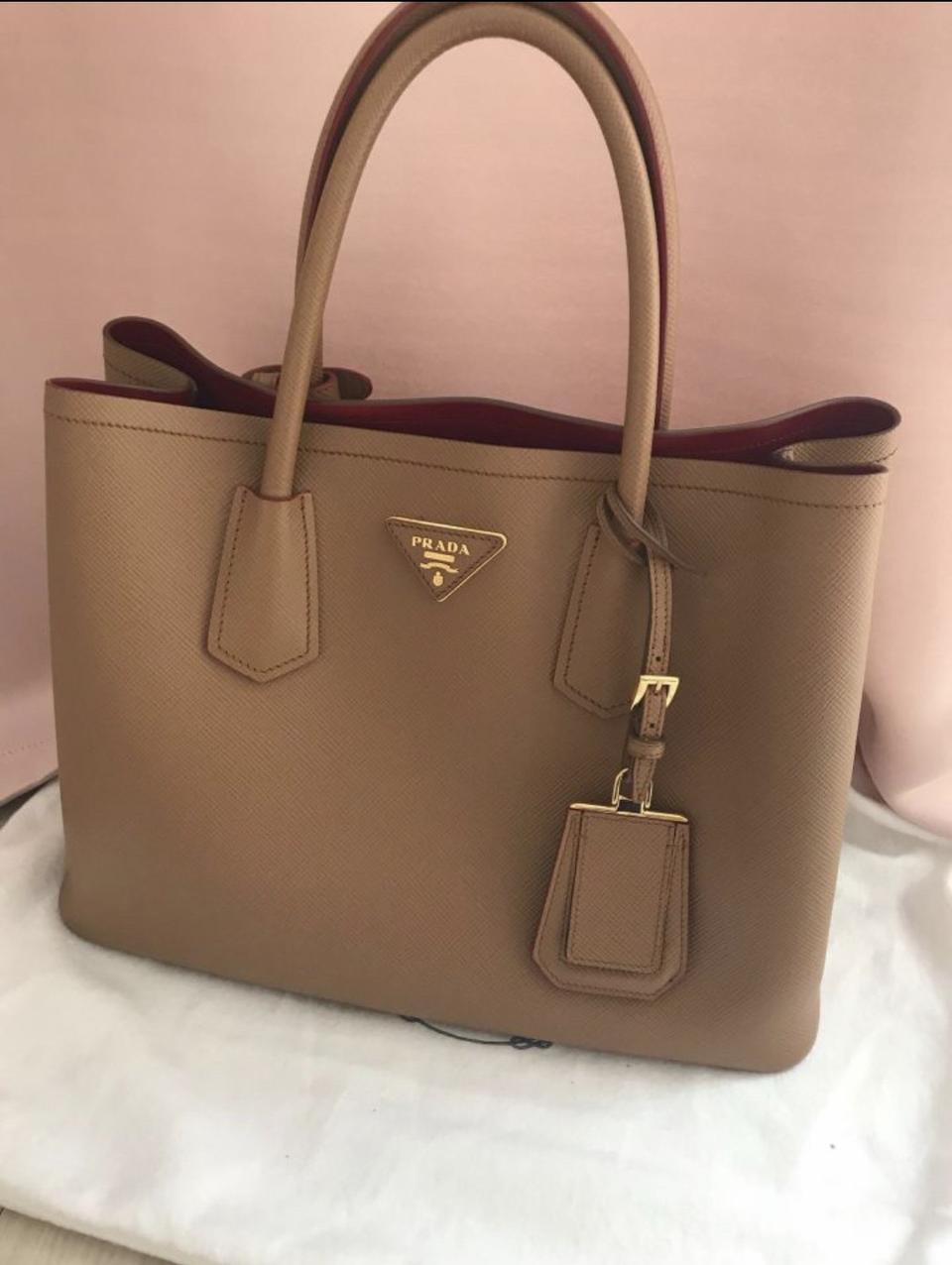 프라다두블레백