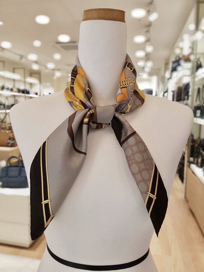 미사용 메트로시티 쁘띠 아멜리아 실크 스카프 최저가 판매합니다