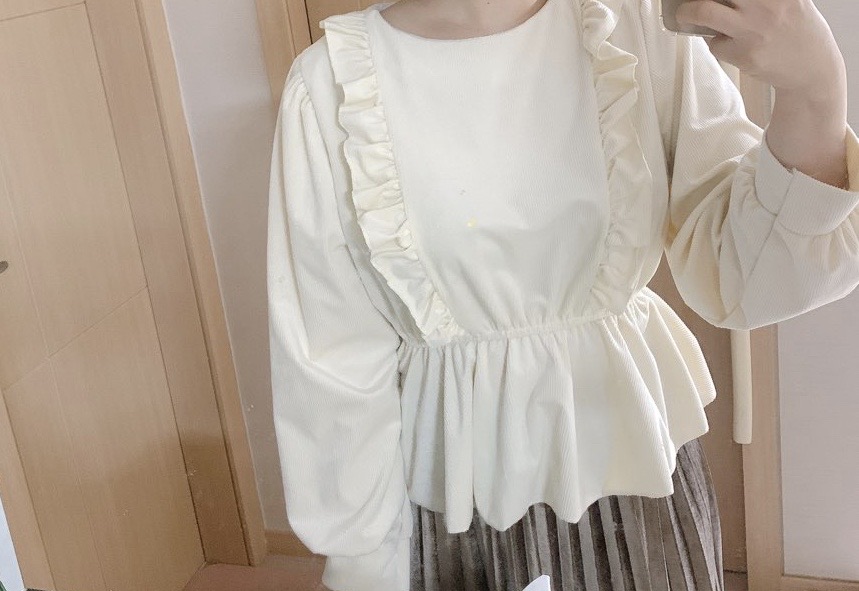 유니크에잇 숲 블라우스예요:)