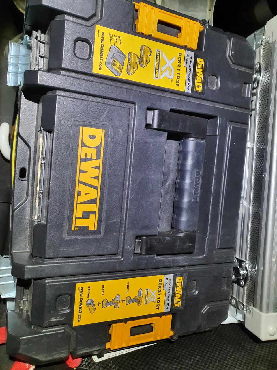 디월트 충전콤보세트 팔아요.