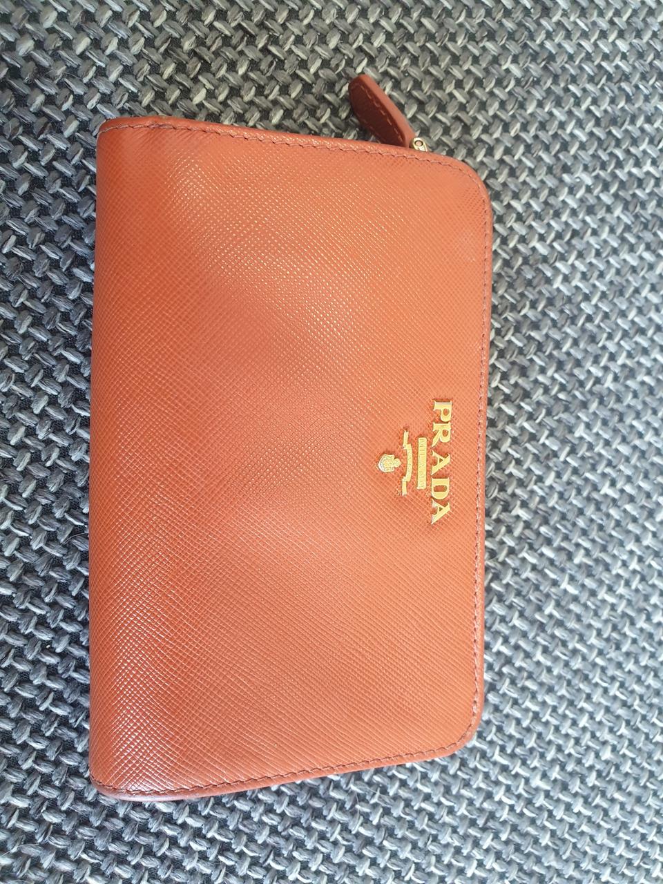 프라다 중지갑 팝니다(오렌지)