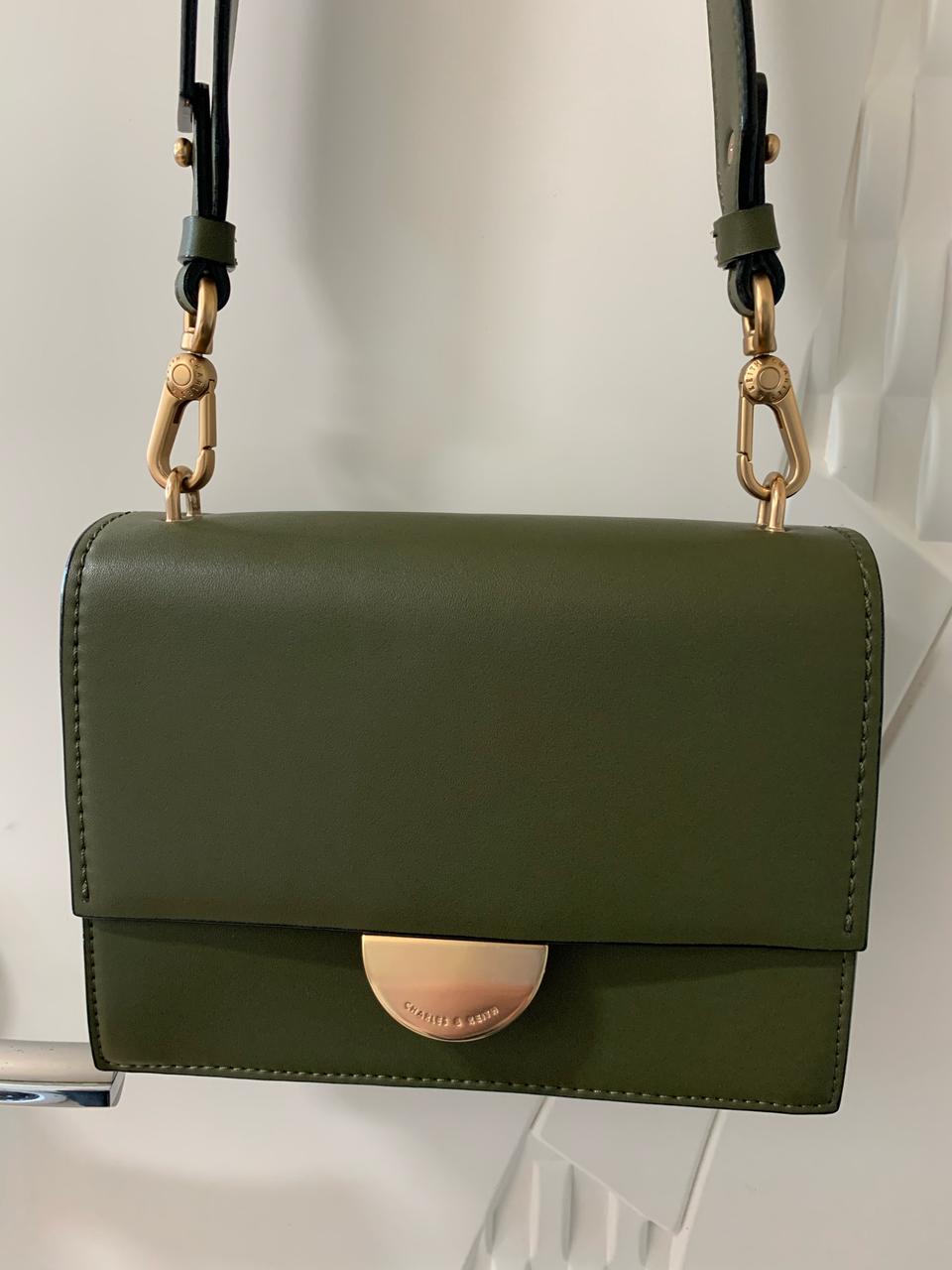 정품 찰스앤키스 크로스백