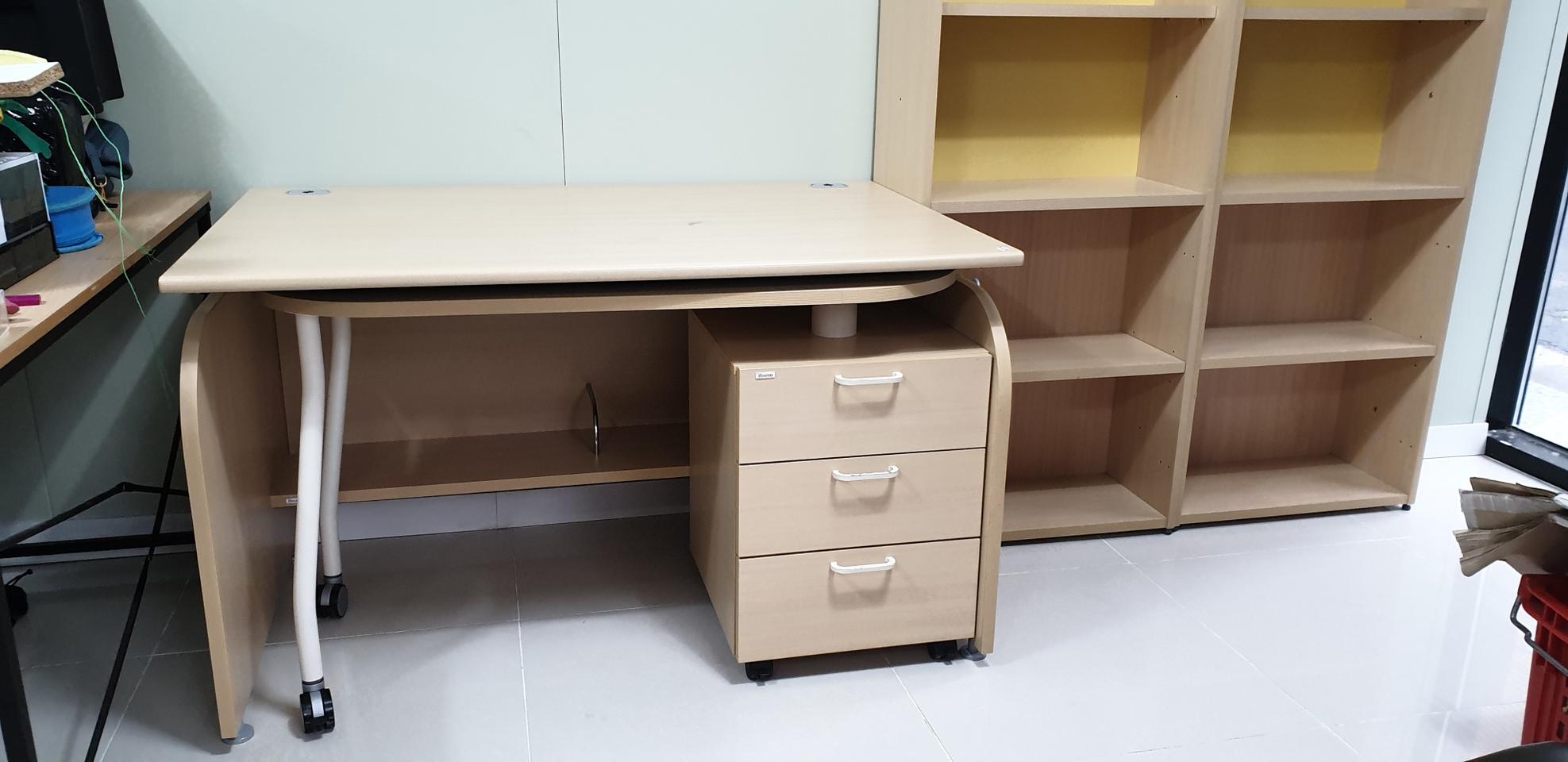 일룸책상세트 입니다