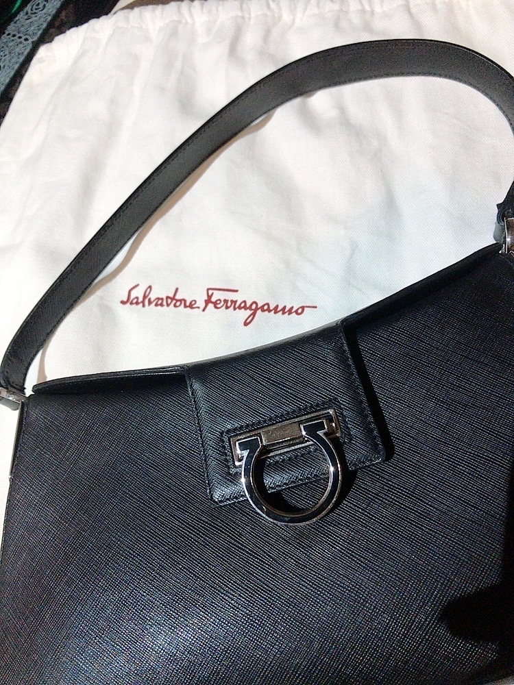 *•.정품/새상품급/페레가모 사피아노 숄더백