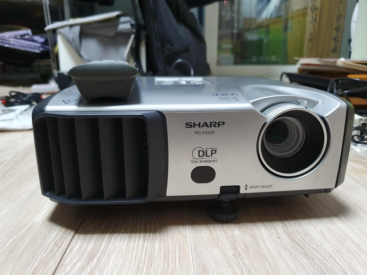 빔프로젝터(샤프 PG-F312X DLP)판매합니다