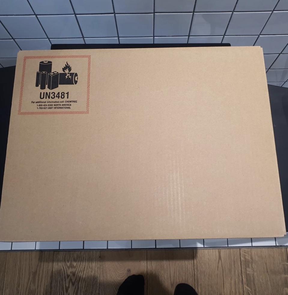 맥북 프로 고급형 16인치 스그 + 정품 파우치 + 투명 케이스 포함