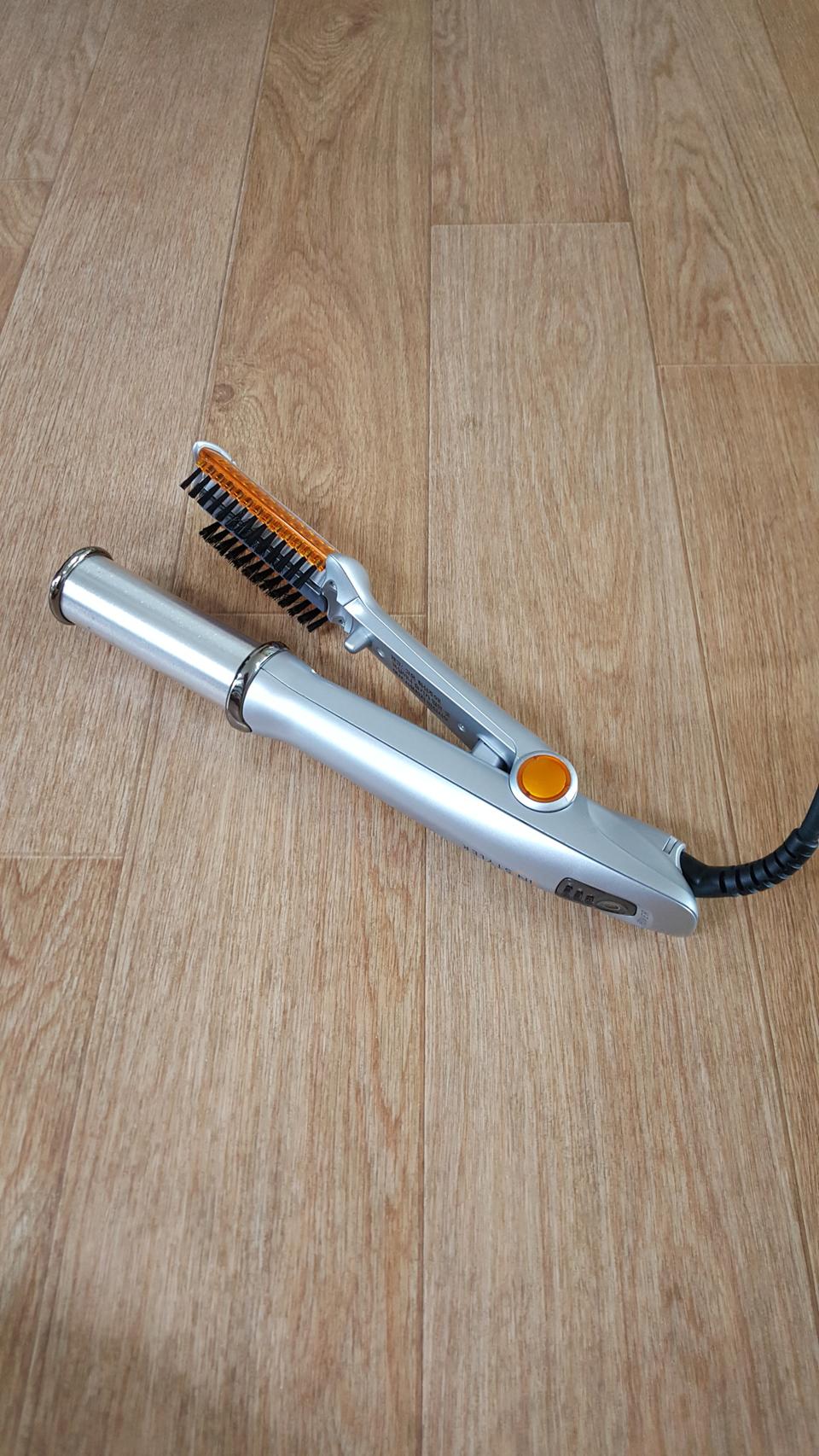 자동으로 돌아가는 고데기