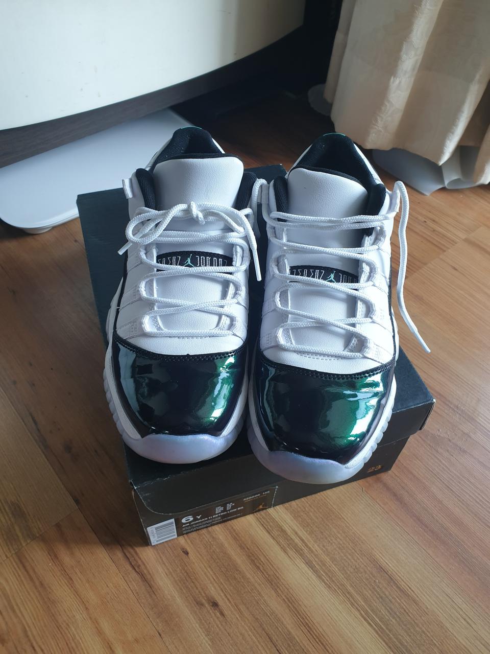 나이키 조던11 레트로 로우 240사이즈