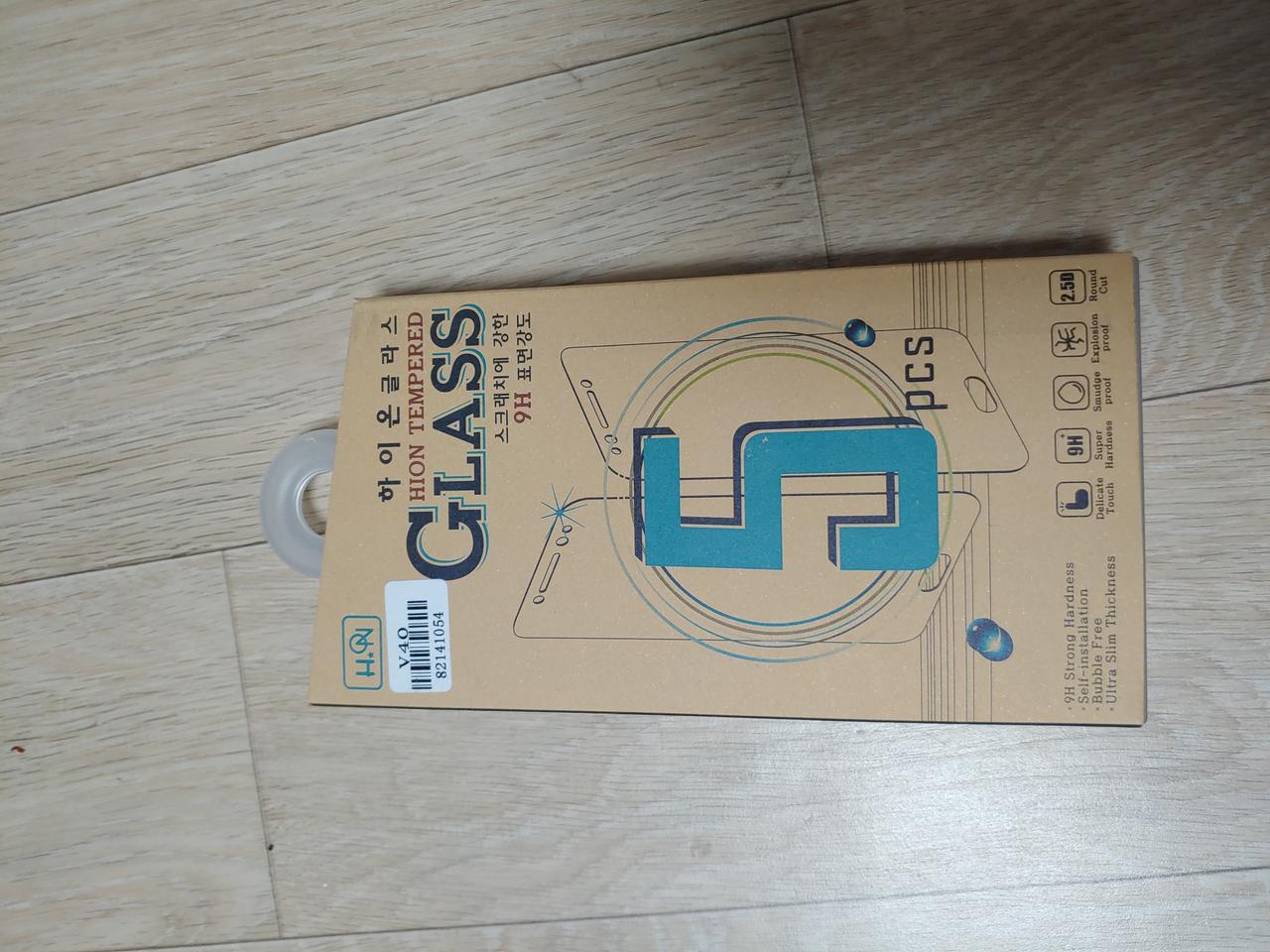 v40 강화액정필름, 케이스