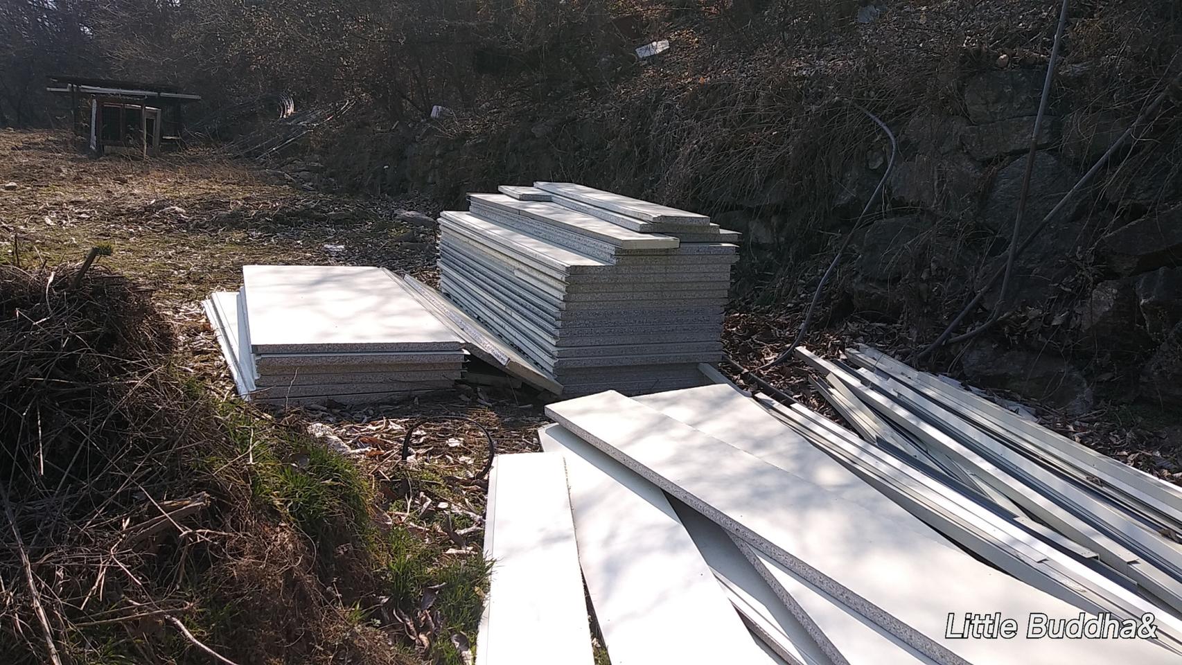 샌드위치 판넬과 문짝