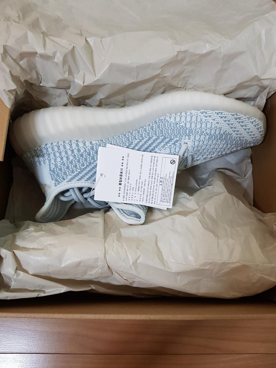 [250]이지부스트 350 V2 클라우드 화이트 250사이즈 팝니다.