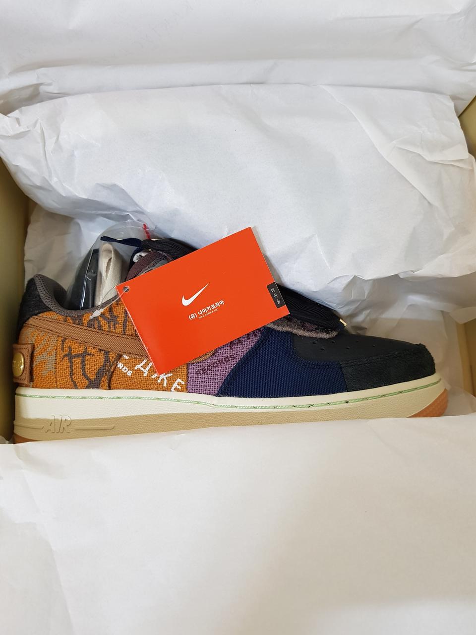 [250]나이키X트래비스 스캇 에어포스1 칵투스잭 250사이즈 팝니다.