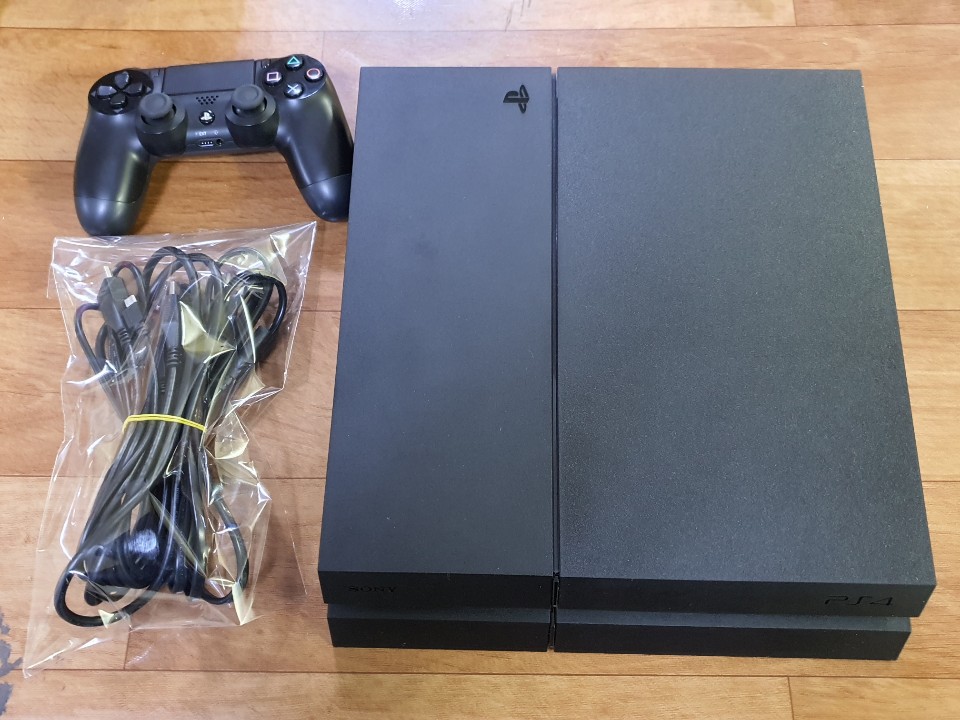 PS4 1205 500기가 팝니다. (박스X)
