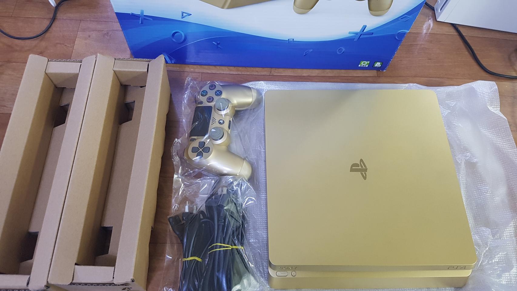 PS4 슬림 골드 팝니다.