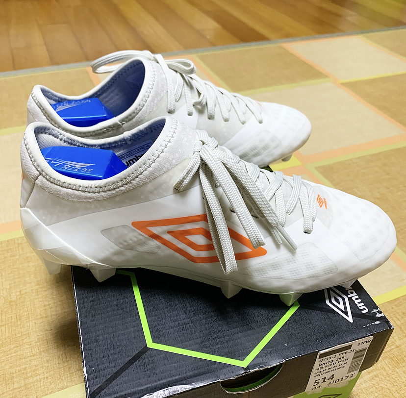 엄브로 벨로스타3 Pro 축구화255