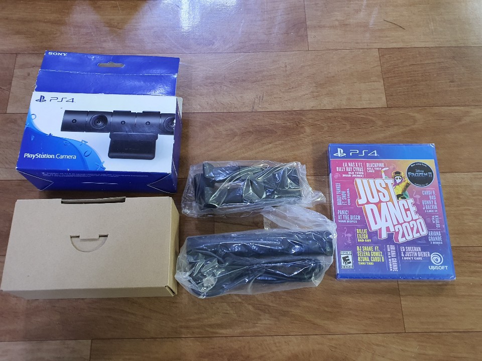 PS4 카메라, 저스트댄스 2020 팝니다.