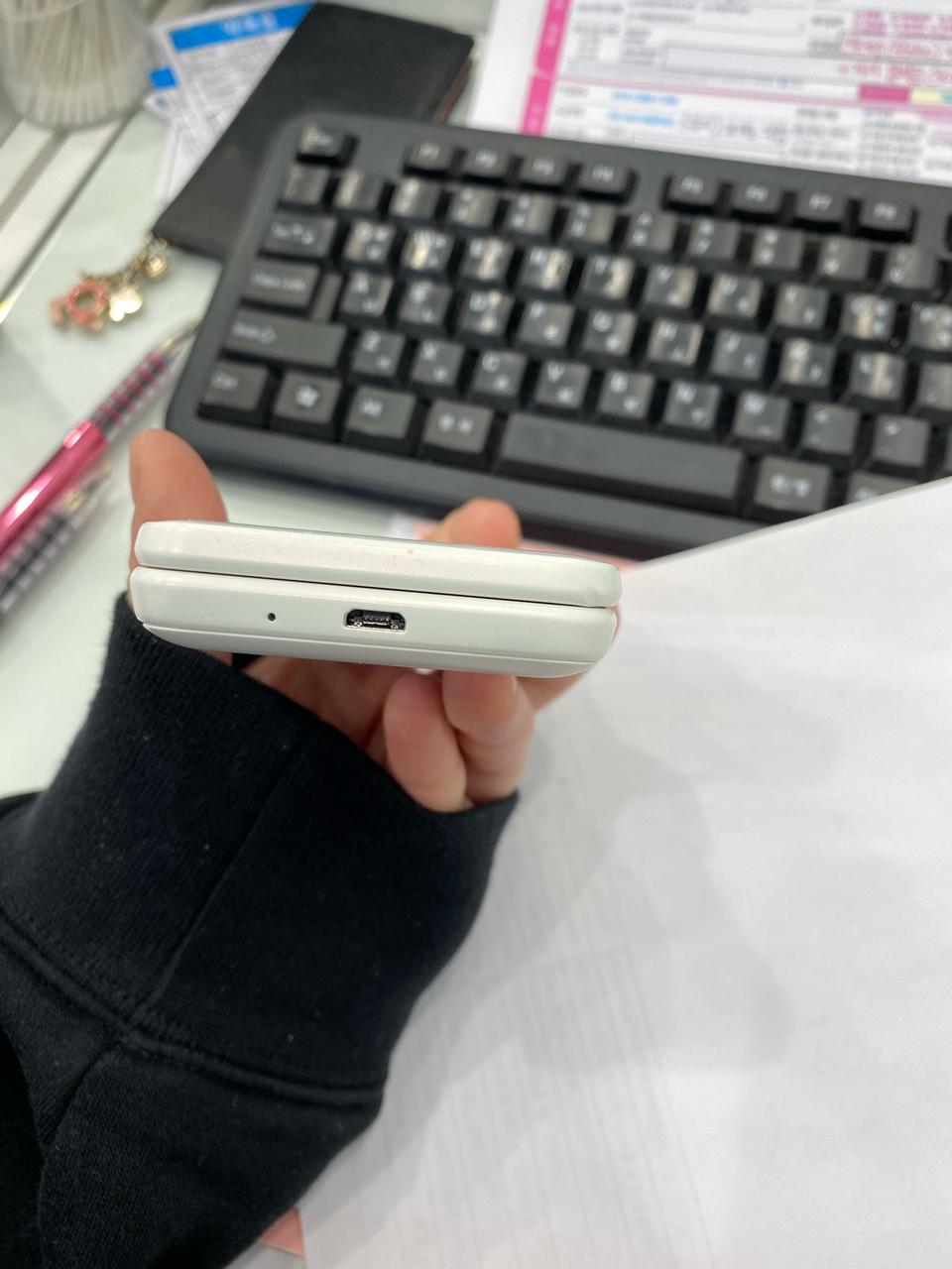 삼성 갤럭시폴더2 32기가 화이트 판매합니다