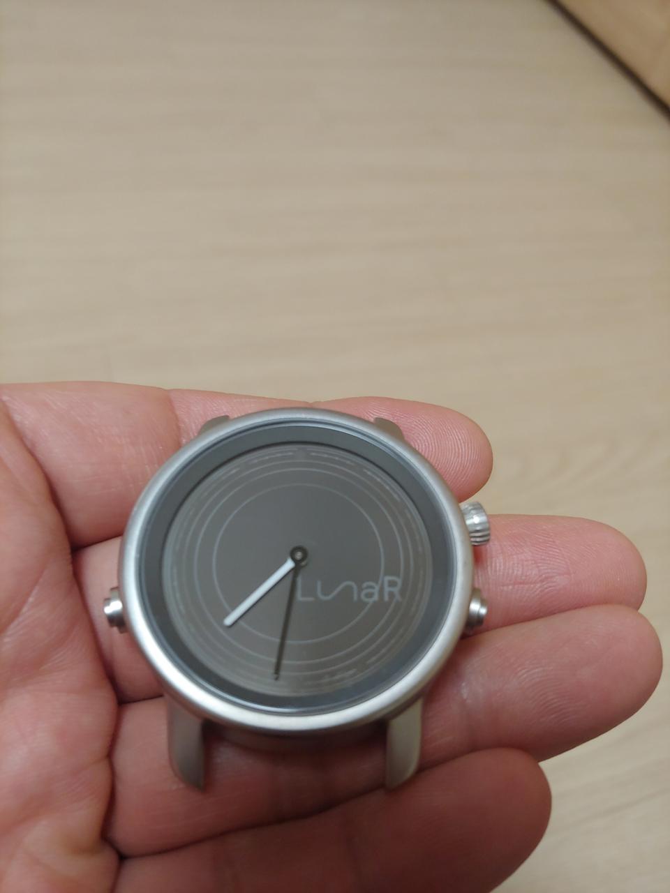 LunaR 태양광충전 스마트워치 팝니다.