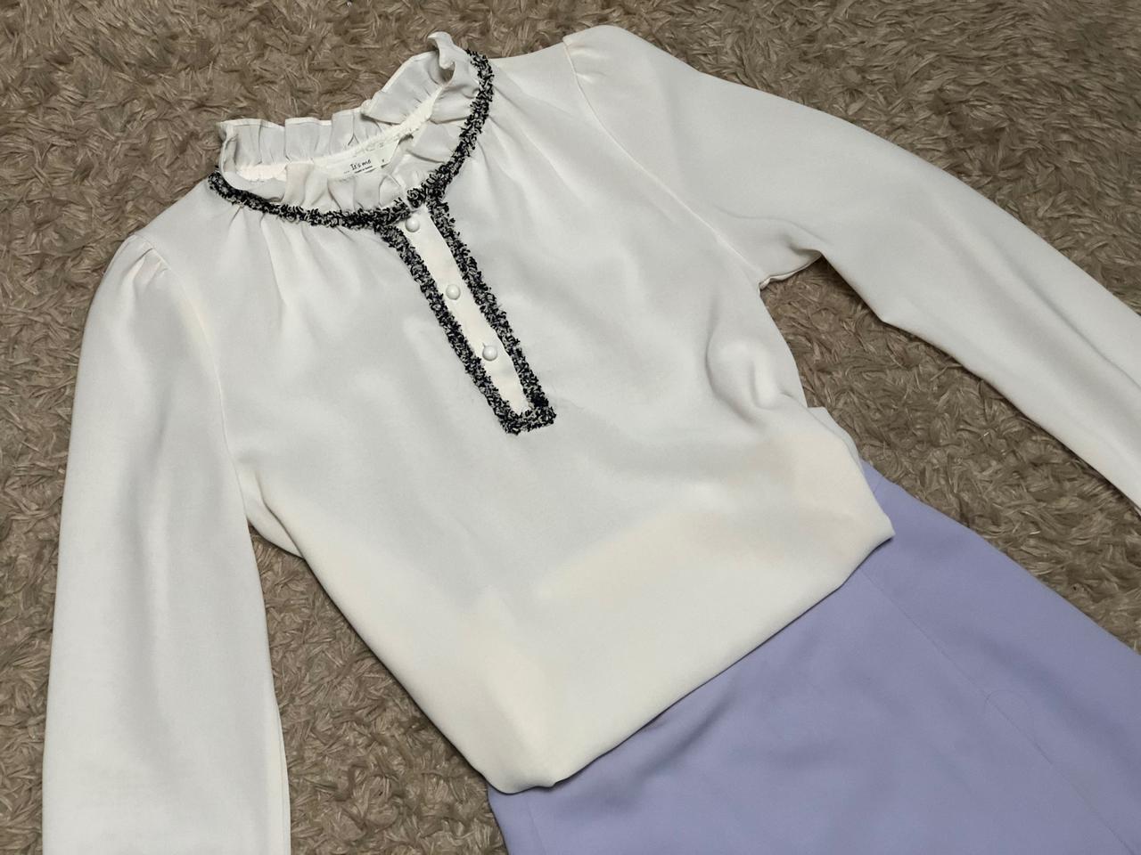 포인트 넥 쉬폰 블라우스