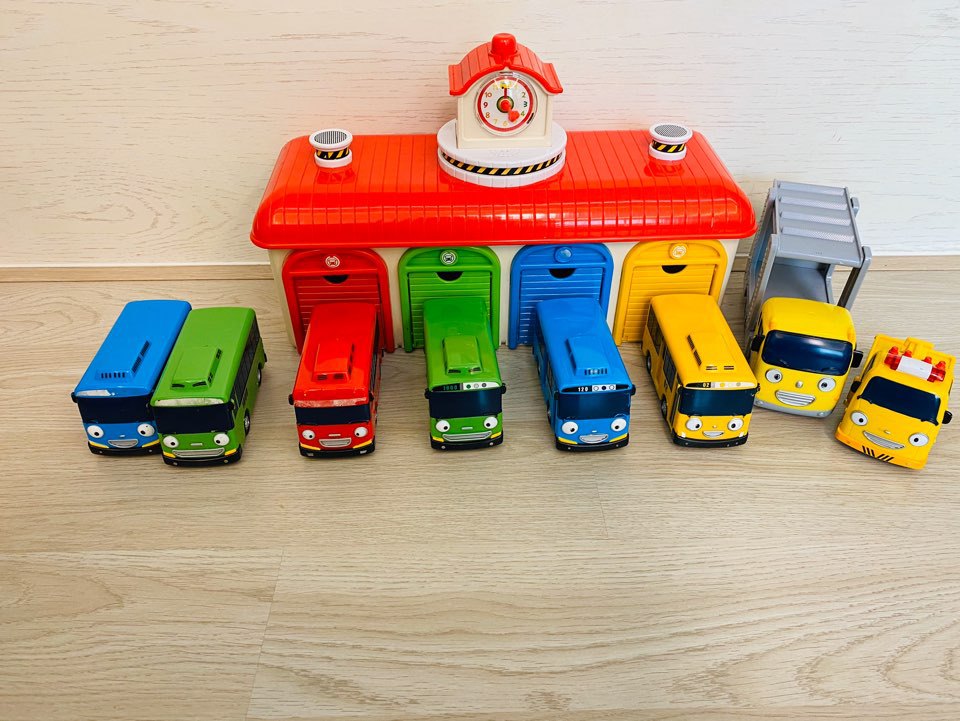 타요 중앙차고지와 타요친구들 팝니다.