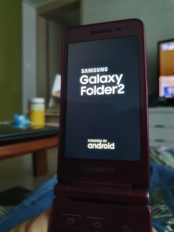 갤럭시폴더2 예요 :)
