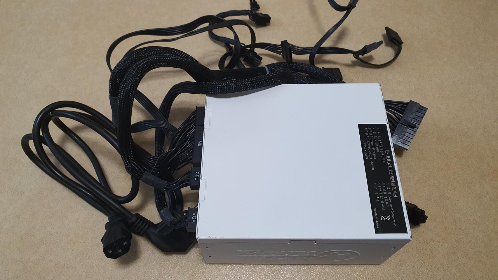 SF-650F14MT 80 Plus Silver 파워 서플라이