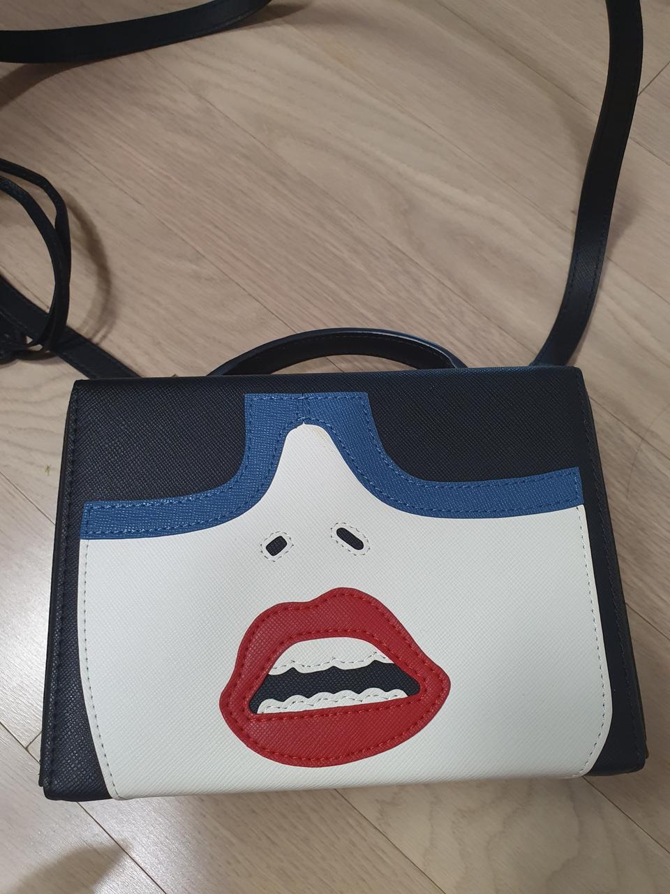 딘트 소가죽가방