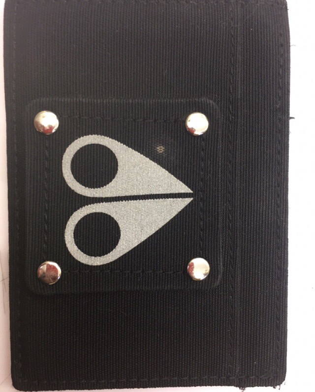 무스너클 카드지갑 패딩사야 같이 딸려오는 거 8만원에 급처분 에눌o