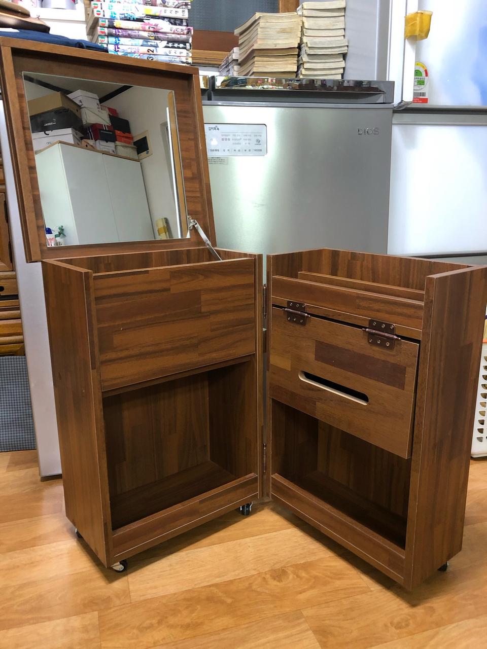 이동식 화장대. 수납장.  미니화장대