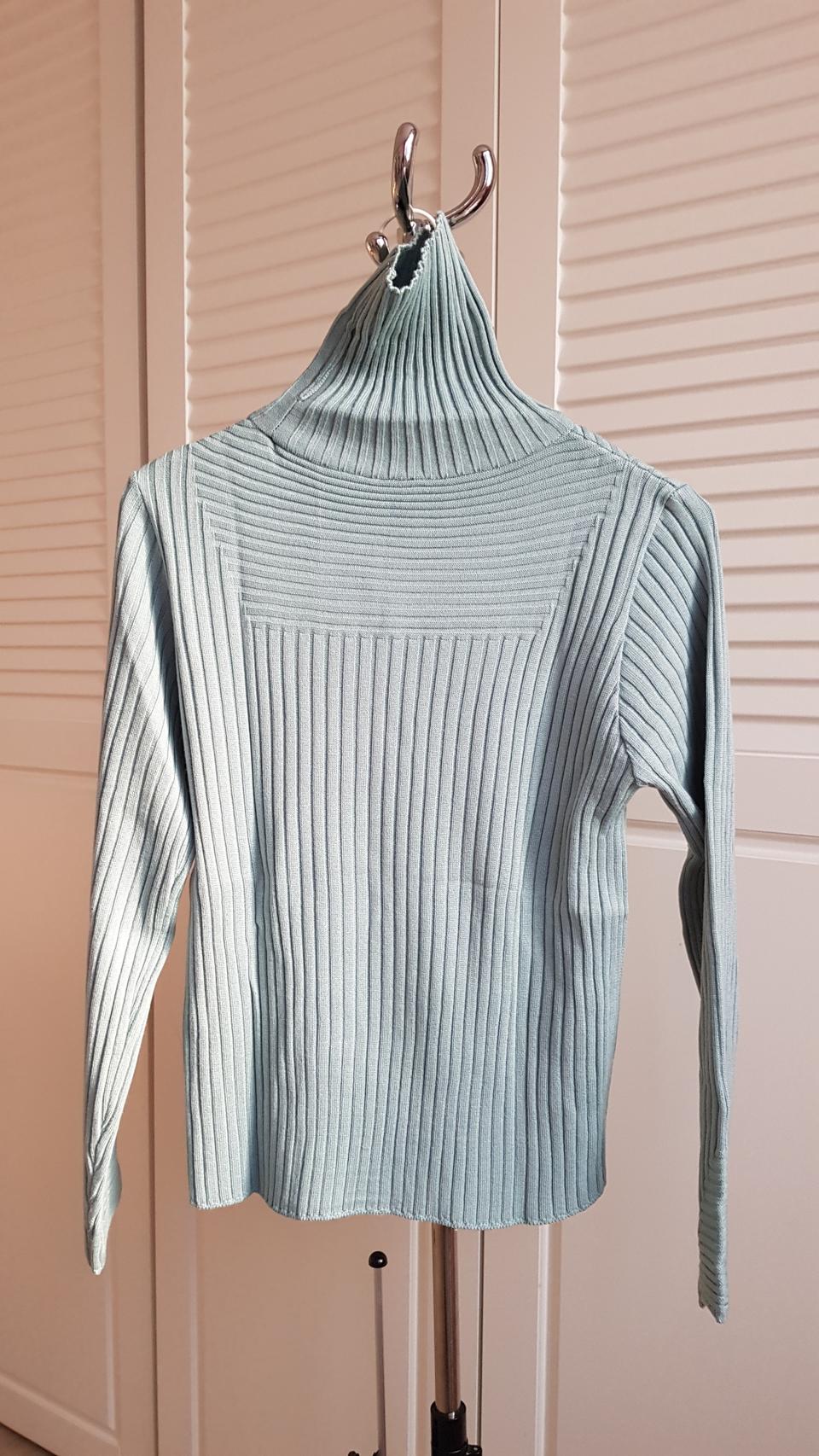 울 70% 봄 연하늘색 얇은 긴팔 니트 메이커 택 뗀 제품